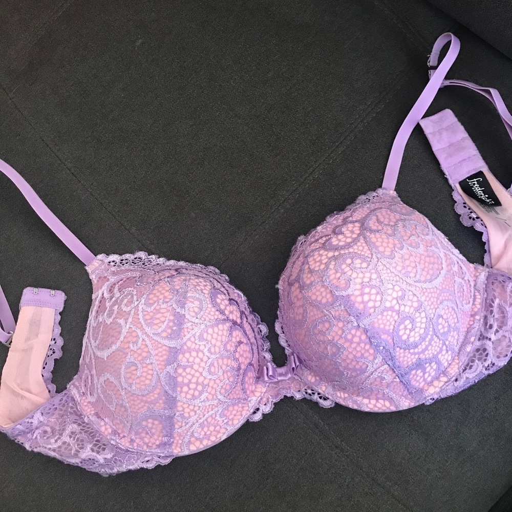 Fredrick’s Hollywood Heart Throb Bra - Never Worn